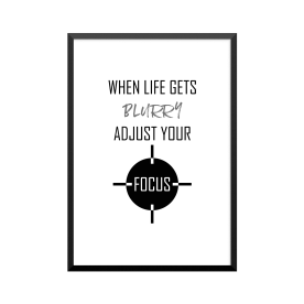Plakat: 'WHEN LIFE GETS BLURRY ADJUST YOUR FOCUS', engelsk